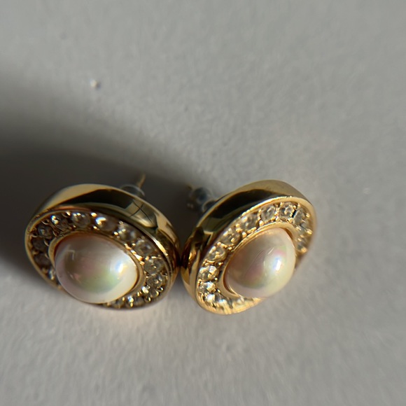 Vintage Faux Pearl Rhinestone Post Earrings - Picture 9 of 10